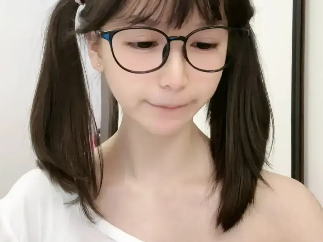 《萌小栖》天才交易员咯咯哒vlog原视频无删减全集-免费畅播完整版-萌小栖极速获取-纯净观影沉浸感拉满