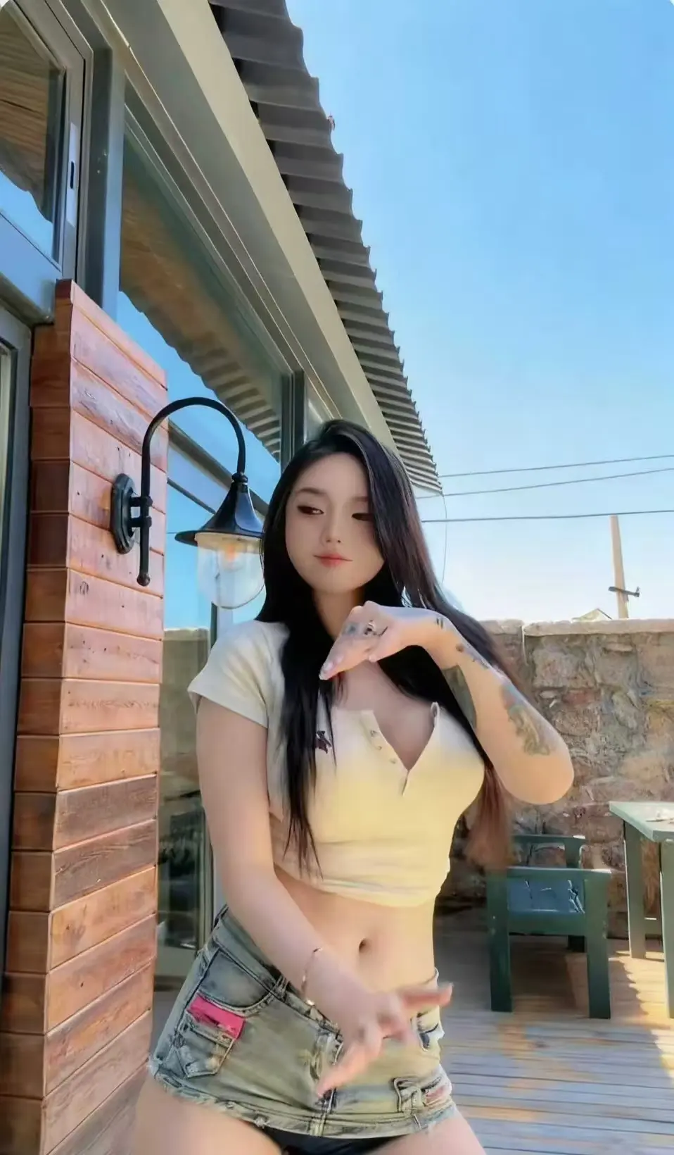 《Meena 成美男》高清全集免费在线看-中文版无删减资源全面开放-网盘备份无广告观看-一次看遍Meena 成美男