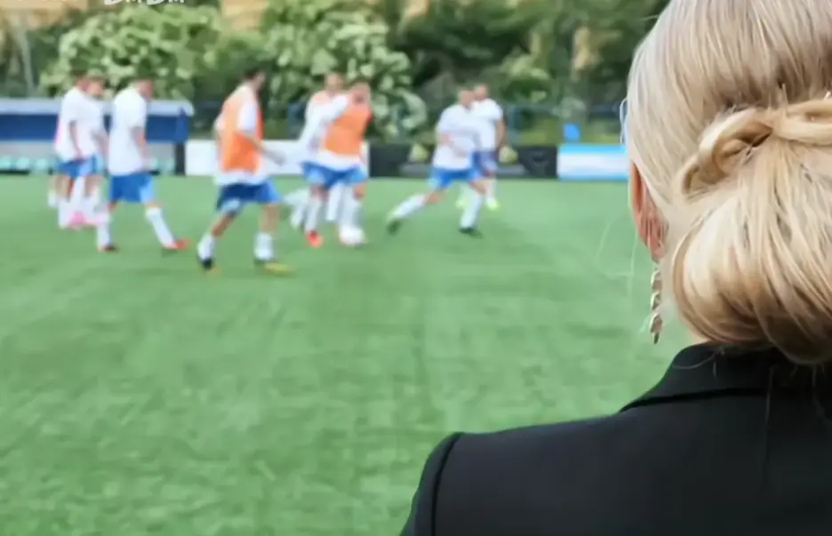 法国电影《足球队的女老板们》高清完整版在线观看-《footballersmoms》无删减免费播放-1080P蓝光画质