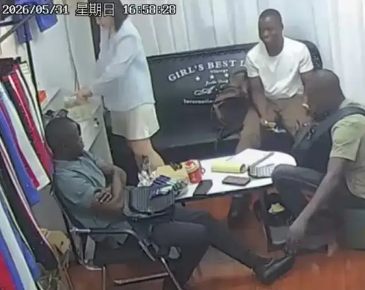 《三个黑人买衣服》下大单原视频1080P高清播放 - 三英战吕布监控事件完整版 - 《三个黑人买衣服》无广告免费在线观看